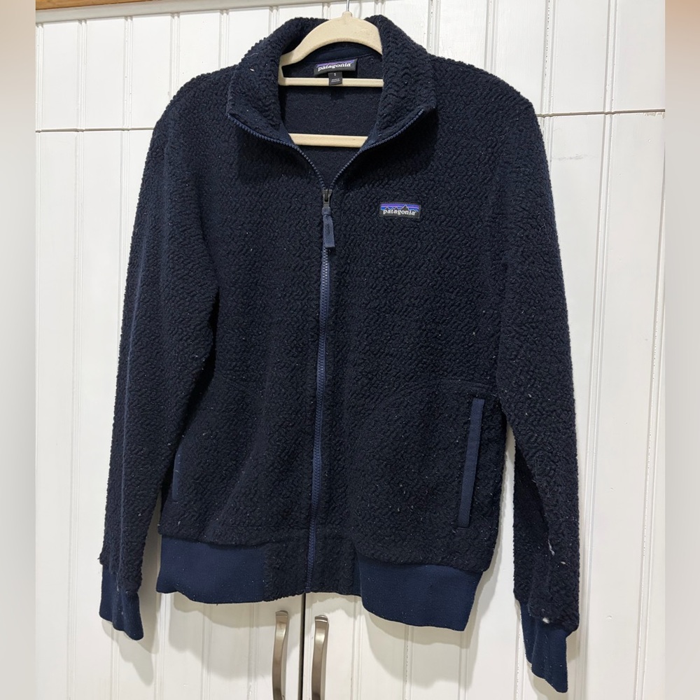 Women’s blue fuzzy Patagonia zip up pockets